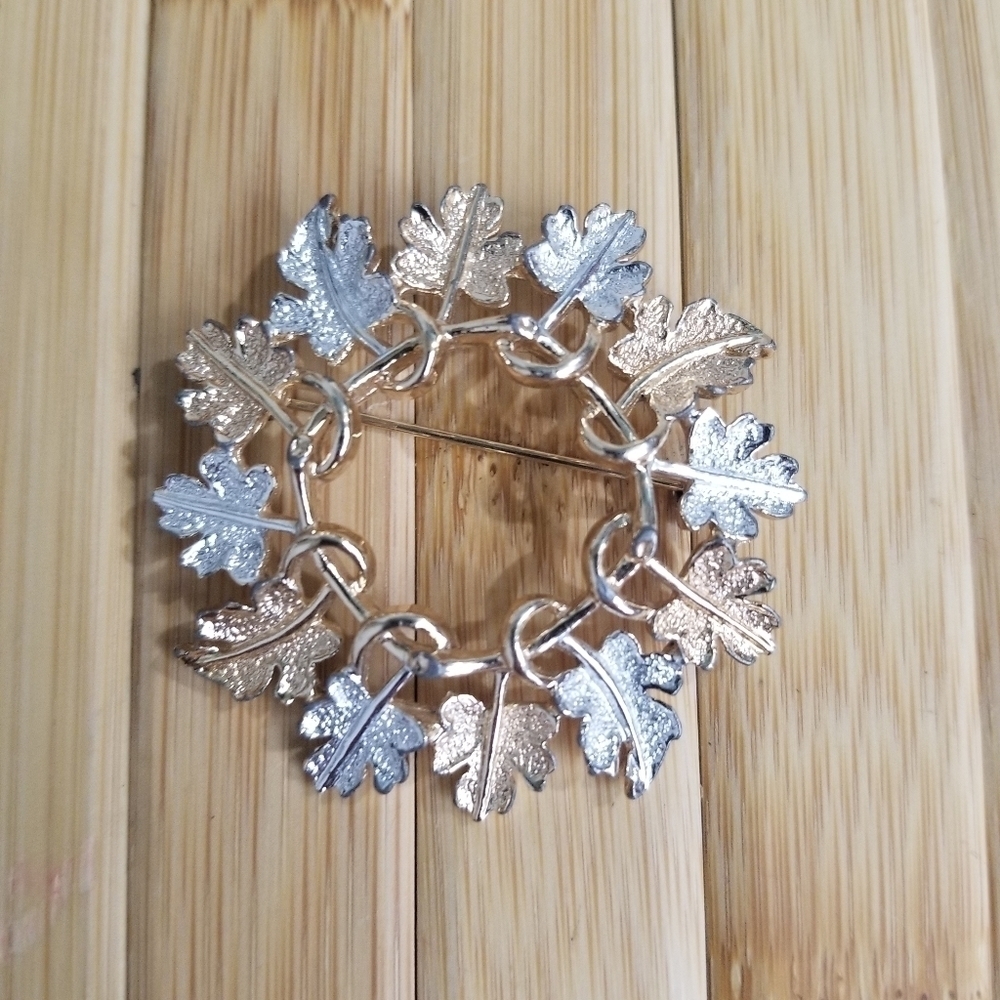 Sarah Coventry Leaf Brooch